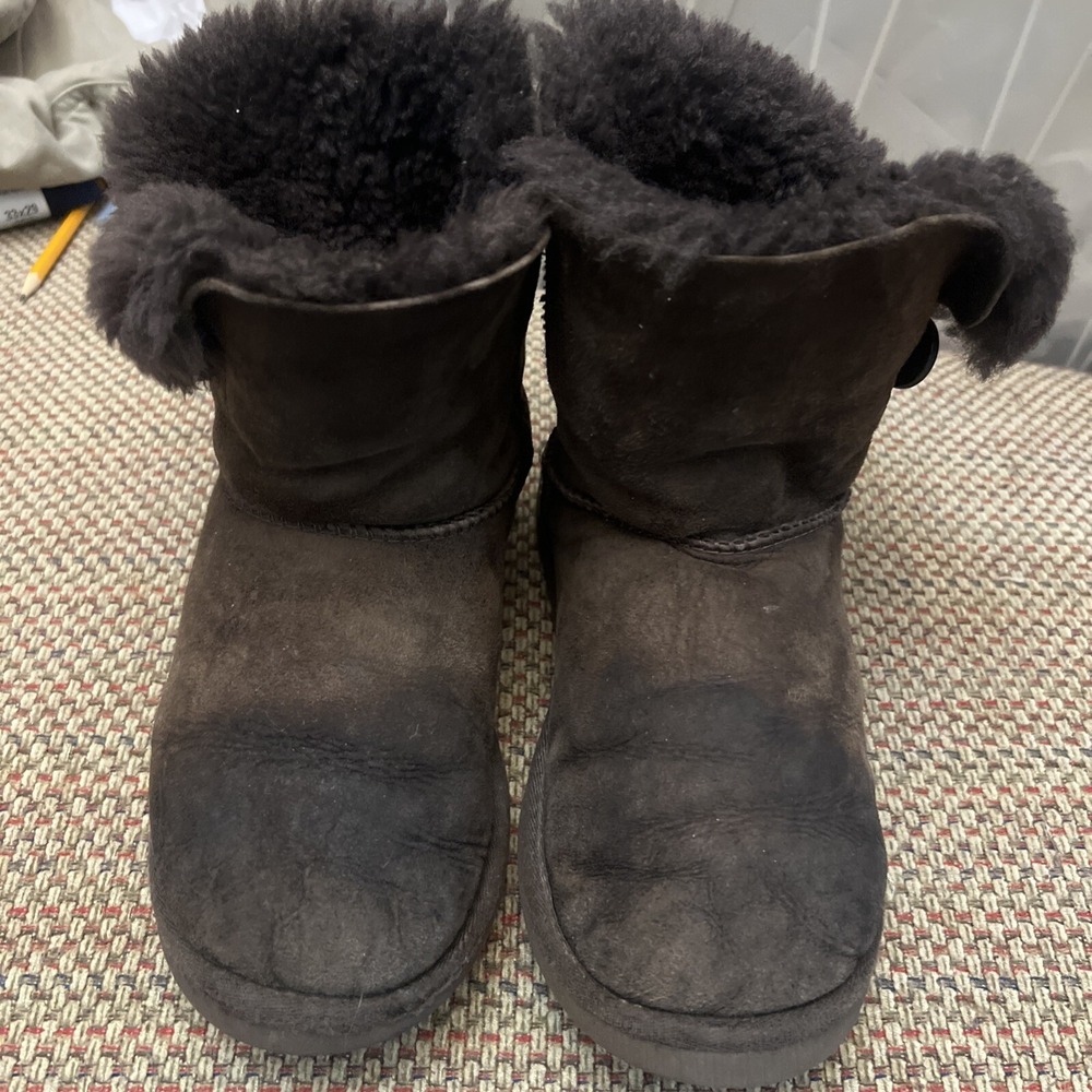 UGG Women's Bailey Button Chocolate Brown Winter Boots 5991 Size 5 US EU 35